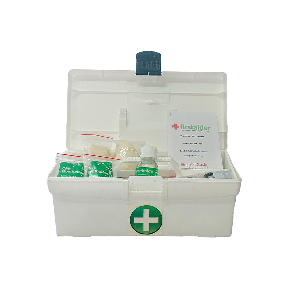 Regulation 3 first aid kit (5-50 persons) inside plastic box
